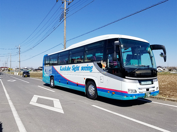 53人のり　大型貸切観光バス（正座席45＋補助席8／高速区分：特大車）